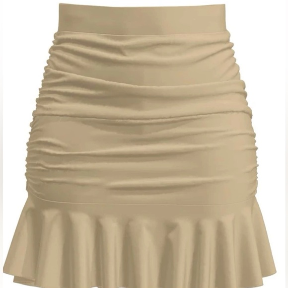 This ruffle hemmed skirt is a size 3X/18 US sizes NEVER WORN - Picture 1 of 1